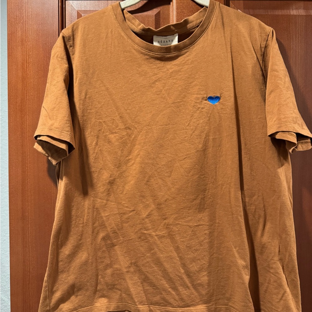 Sézane Conrad T-Shirt in Camel with Embroidered Heart